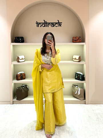 Ainaar Suit